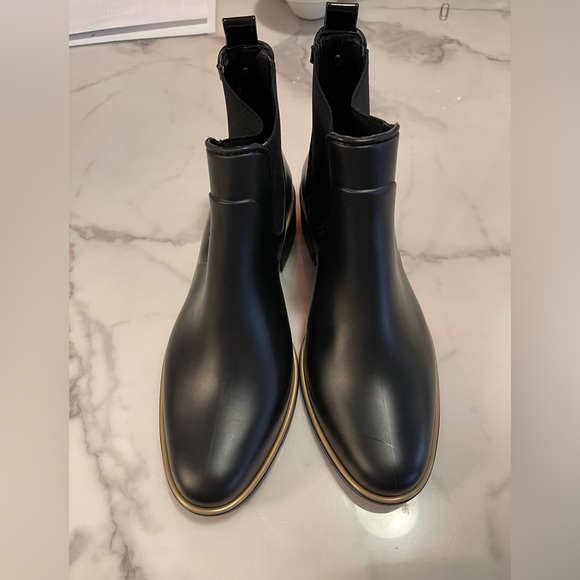 Kate Spade Sedgewick Chelsea Rain Boots Rubber with Elastic Black Gold Pull On - Picture 13 of 13
